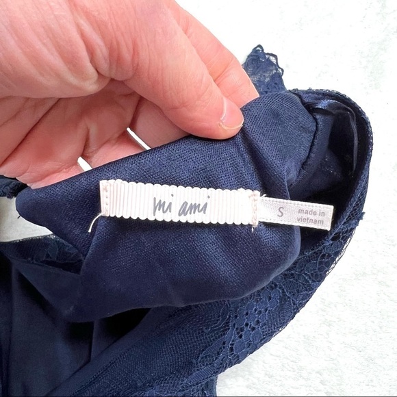 Francesca’s Navy Lace Shabby Chic Flutter Sleeve Keyhole Romper Size Small - Picture 14 of 16